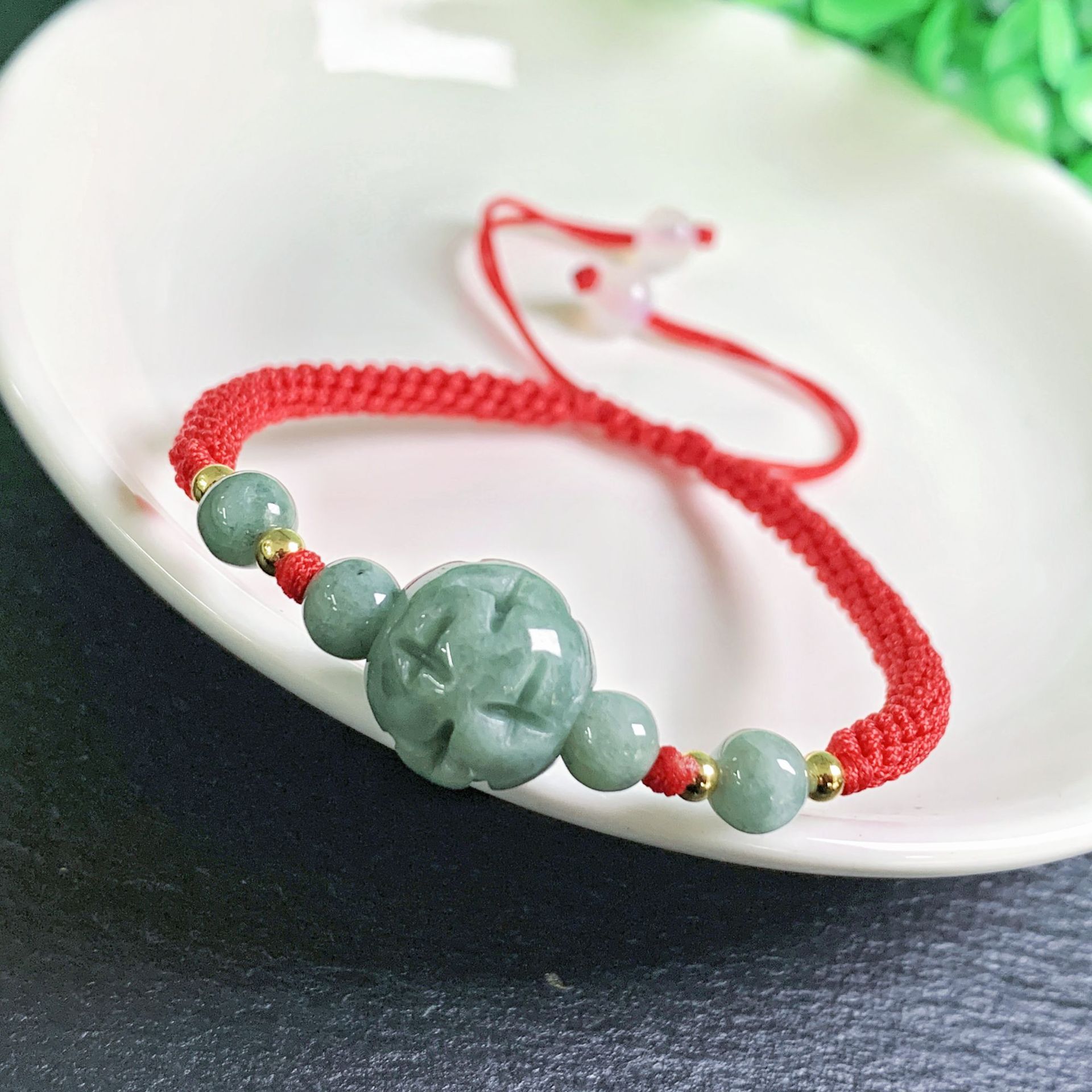 A Myanmar Jadeite Carve Bead B - огляд і ціна Bracelets